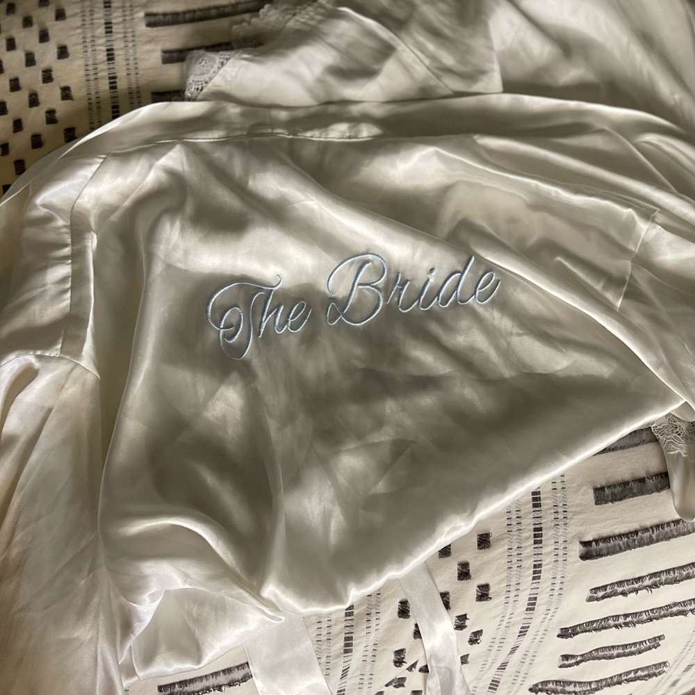 NEW Bridal Robe - Picture 3 of 3